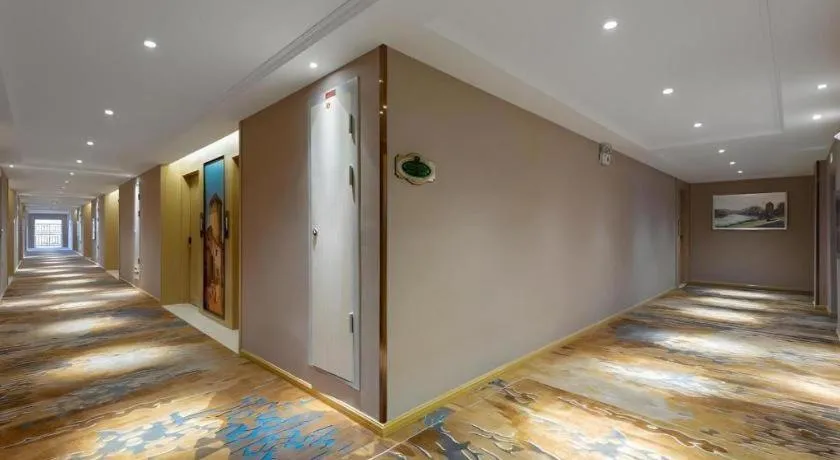 Vienna Hotel Wuhan Guobo Jiangang Metro Station