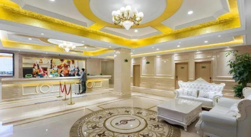 Vienna Hotel Wuhan Guobo Jiangang Metro Station