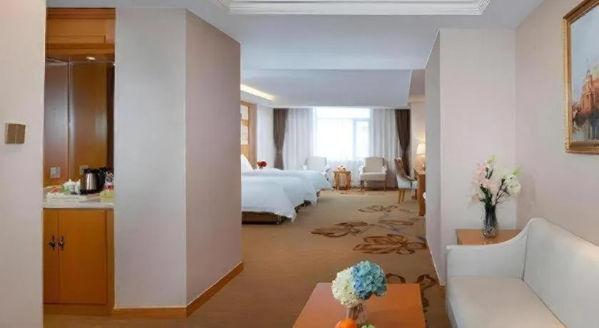 Bed in Vienna Hotel Jilin Dunhua High-Speed Railway Station
