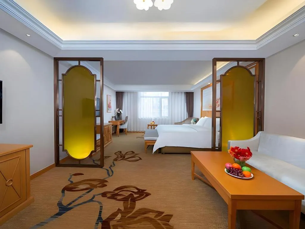 Bed in Vienna Hotel Jilin Dunhua High-Speed Railway Station