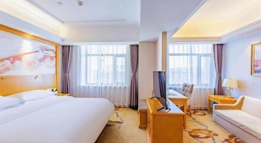 Bed in Vienna Hotel Jilin Dunhua High-Speed Railway Station