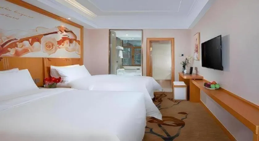 Bed in Vienna Hotel Jilin Dunhua High-Speed Railway Station