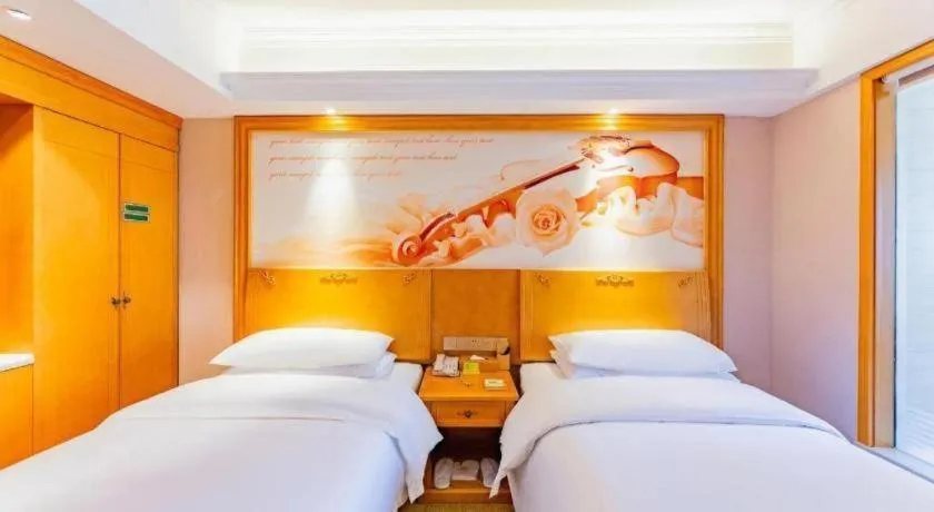 Bed in Vienna Hotel Jilin Dunhua High-Speed Railway Station