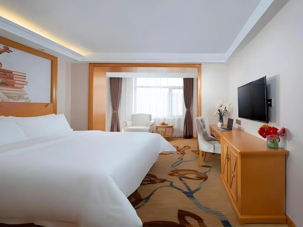 Bed in Vienna Hotel Jilin Dunhua High-Speed Railway Station