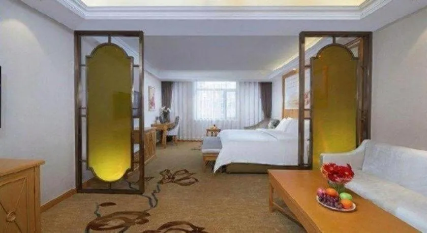 Bed in Vienna Hotel Jilin Dunhua High-Speed Railway Station