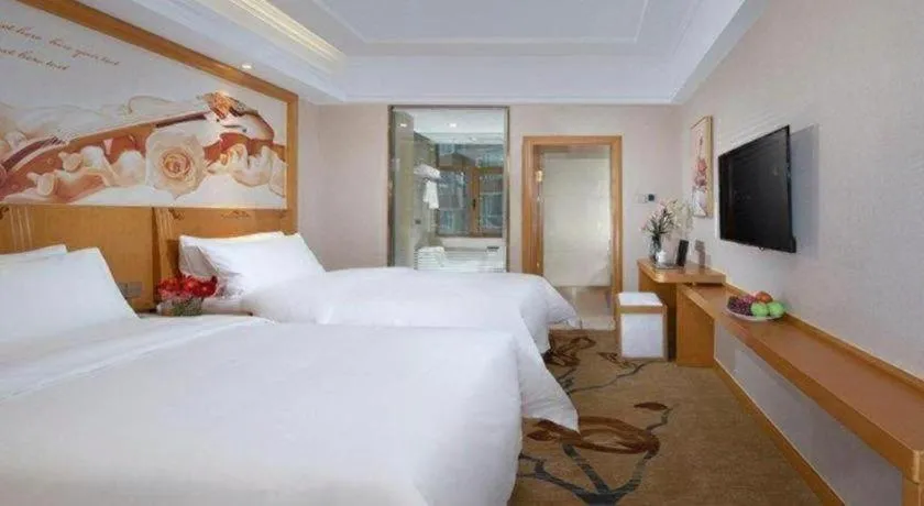 Bed in Vienna Hotel Jilin Dunhua High-Speed Railway Station