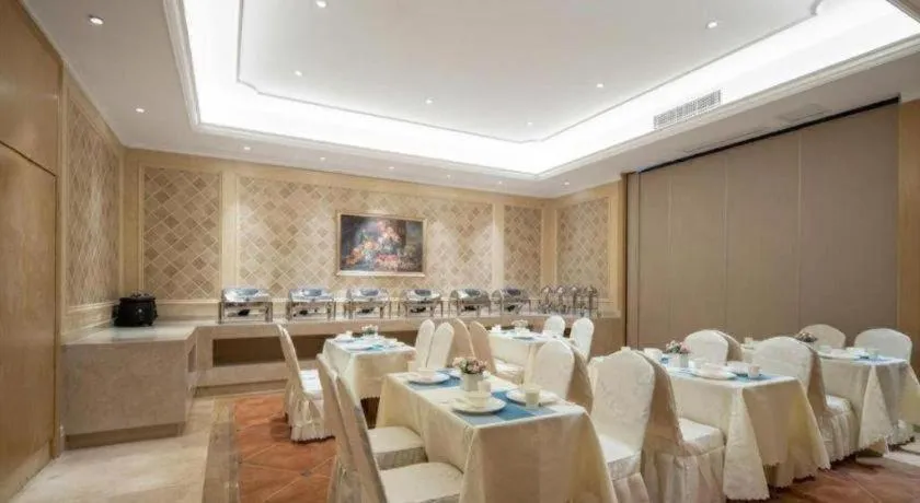 Vienna Hotel Chongqing Lijiatuo Pedestrian Street