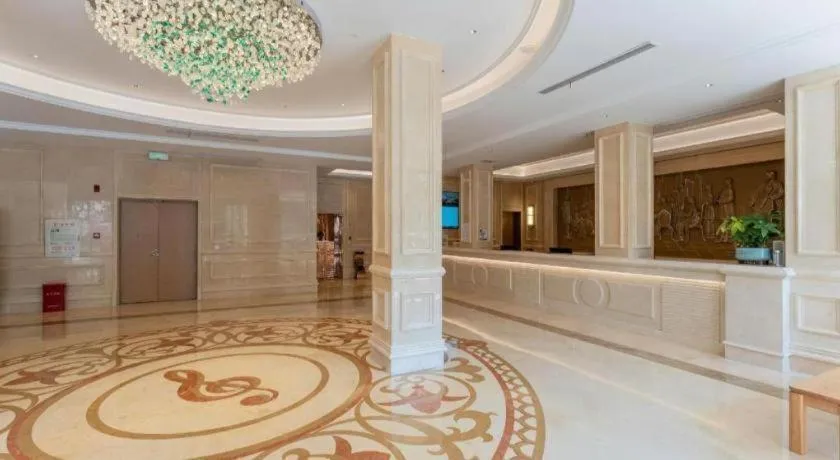 Vienna Hotel Hubei Jinzhou Changjiang University
