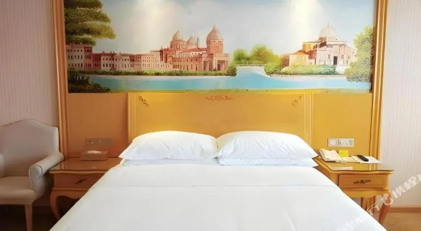 Bed in Vienna Hotel Guangxi Guilin Gongchengtianjie