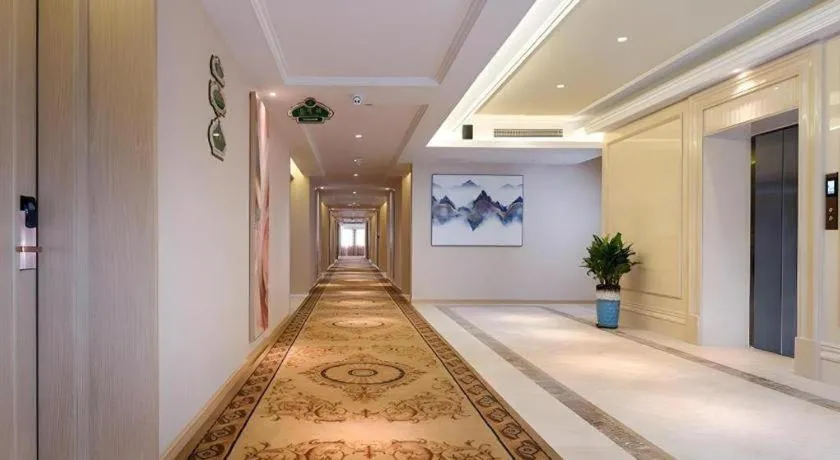 Vienna Hotel Guangdong Zhongshan Xiaolan High-Speed Railway Station