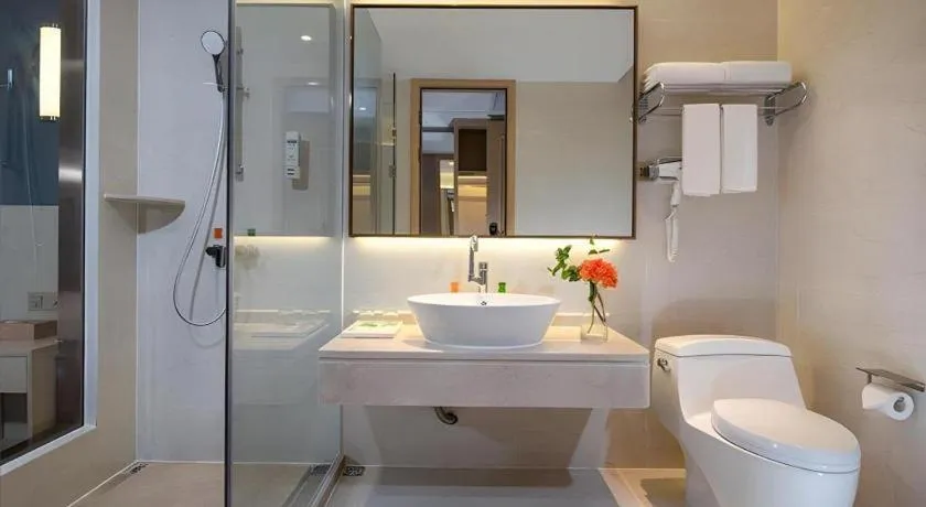 Vienna Hotel Guangdong Zhongshan Xiaolan High-Speed Railway Station