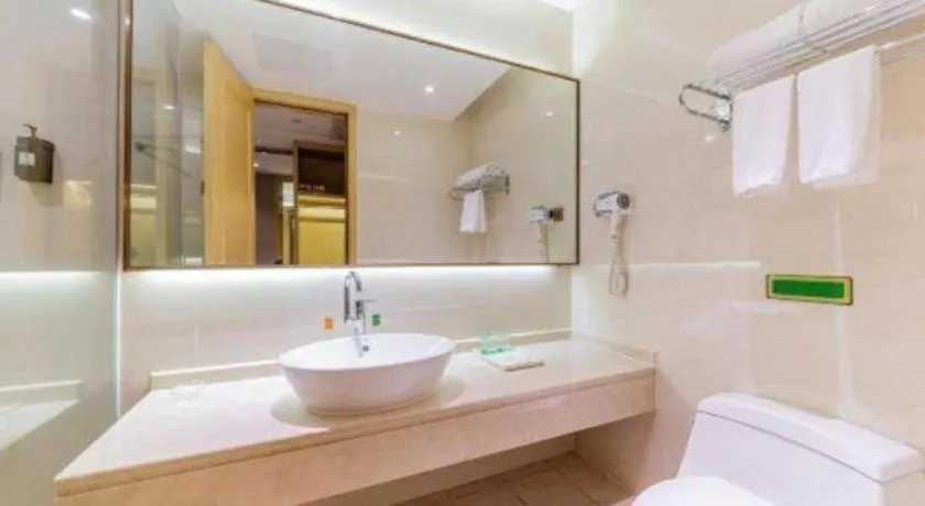 Vienna Hotel Guangdong Zhongshan Xiaolan High-Speed Railway Station