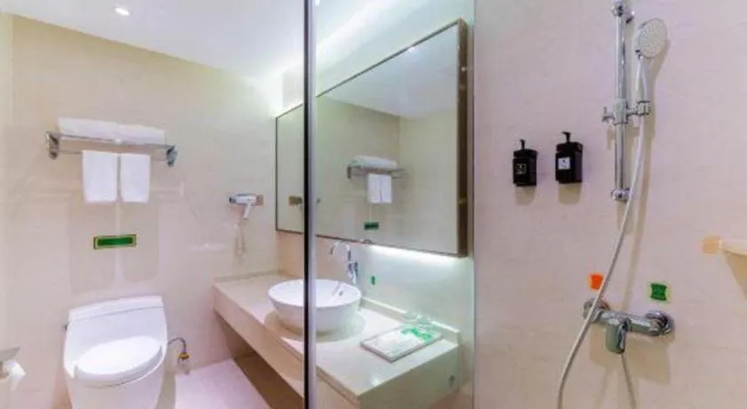 Vienna Hotel Guangdong Zhongshan Xiaolan High-Speed Railway Station