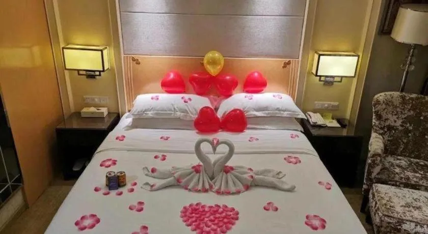 Bed in Vienna Hotel Guangdong Zhongshan Xiaolan High-Speed Railway Station