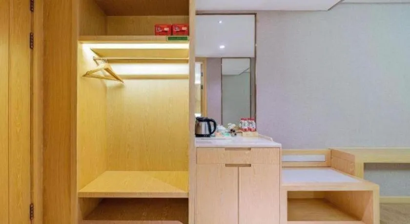 Vienna Hotel Guangdong Zhongshan Xiaolan High-Speed Railway Station