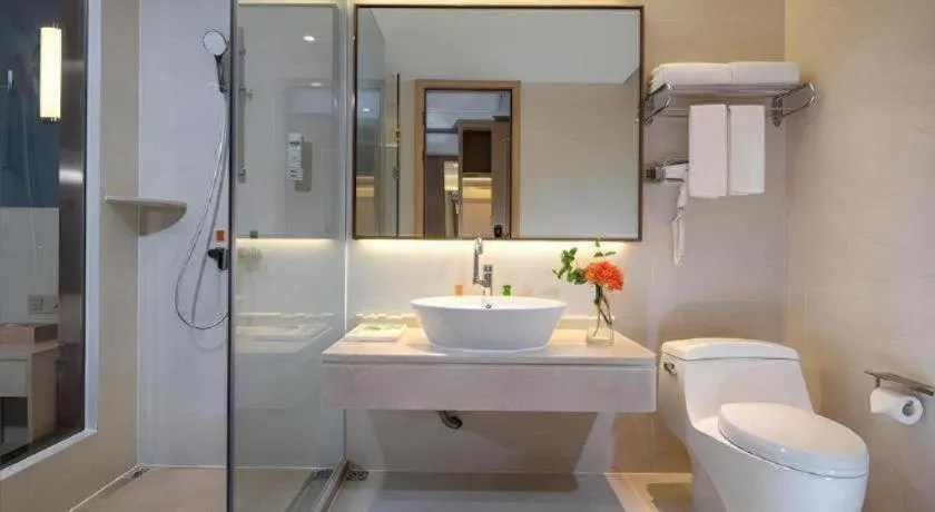 Vienna Hotel Guangdong Zhongshan Xiaolan High-Speed Railway Station