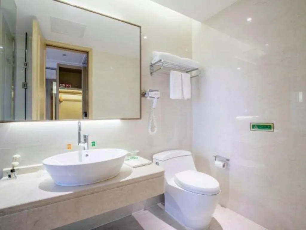 Vienna Hotel Guangdong Zhongshan Xiaolan High-Speed Railway Station