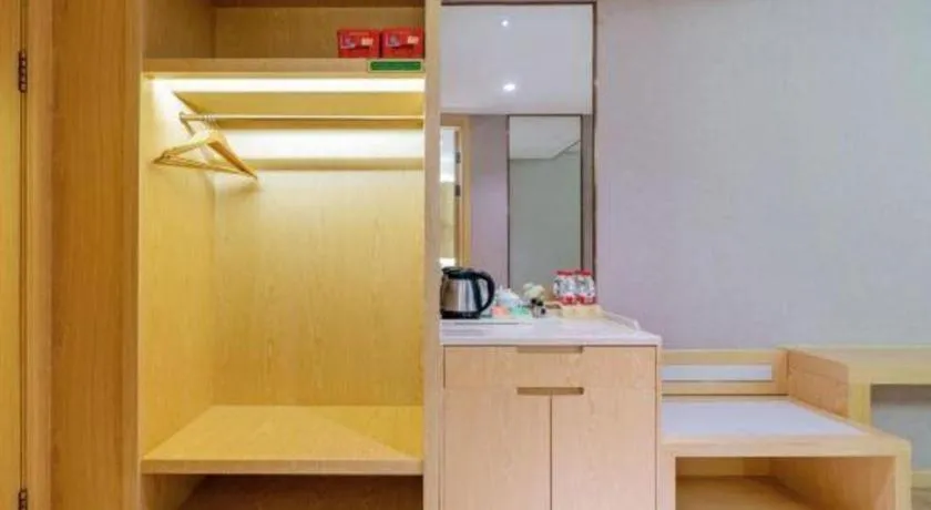 Vienna Hotel Guangdong Zhongshan Xiaolan High-Speed Railway Station