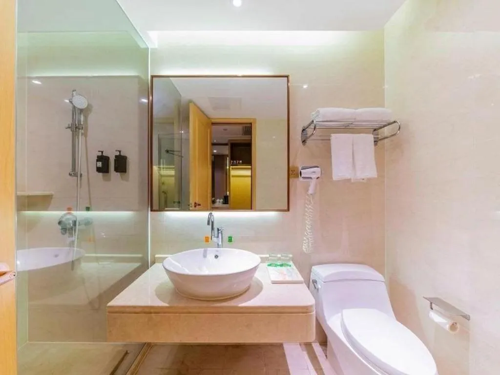 Vienna Hotel Guangdong Zhongshan Xiaolan High-Speed Railway Station