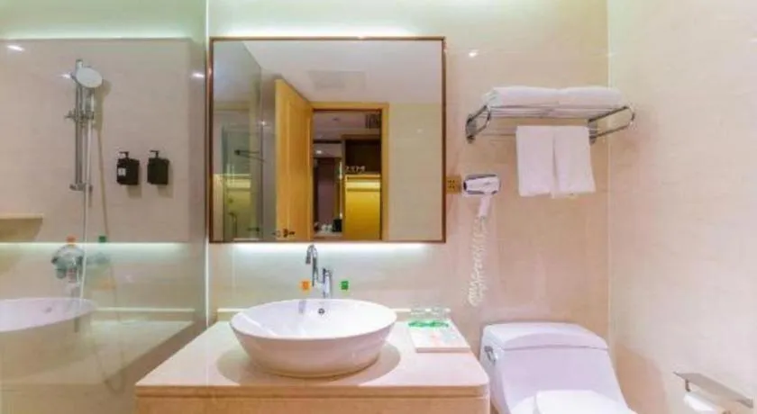 Vienna Hotel Guangdong Zhongshan Xiaolan High-Speed Railway Station