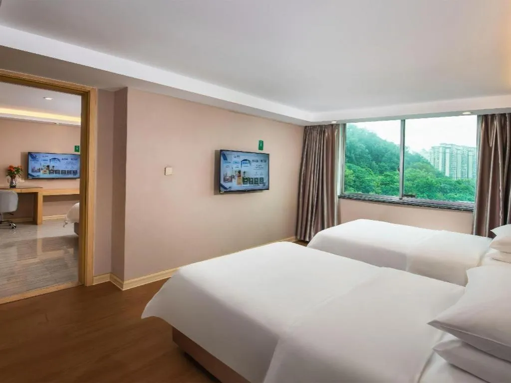 Bed in Venus International Hotel Guangdong Huizhou West Lake