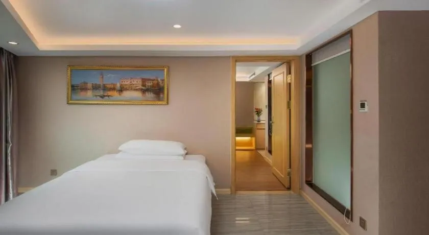 Bed in Venus International Hotel Guangdong Huizhou West Lake