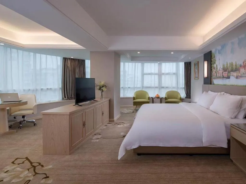 Bed in Venus International Hotel Guangdong Huizhou West Lake