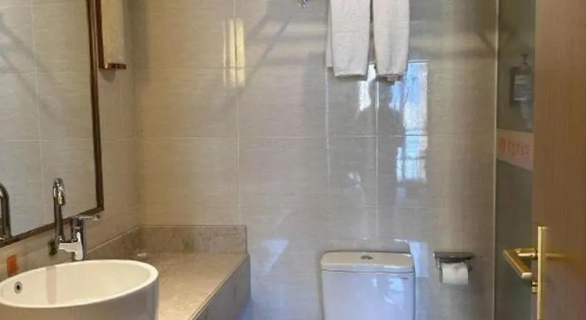 Vienna Hotel Fuzhou Changle Shouzhan Hangcheng Metro Station