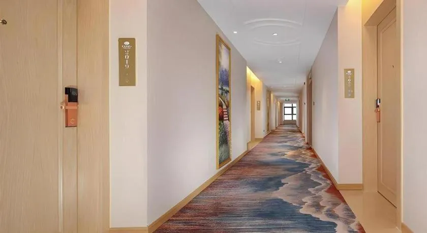 Vienna Hotel Chengdu University of Pertroleum Metro Station