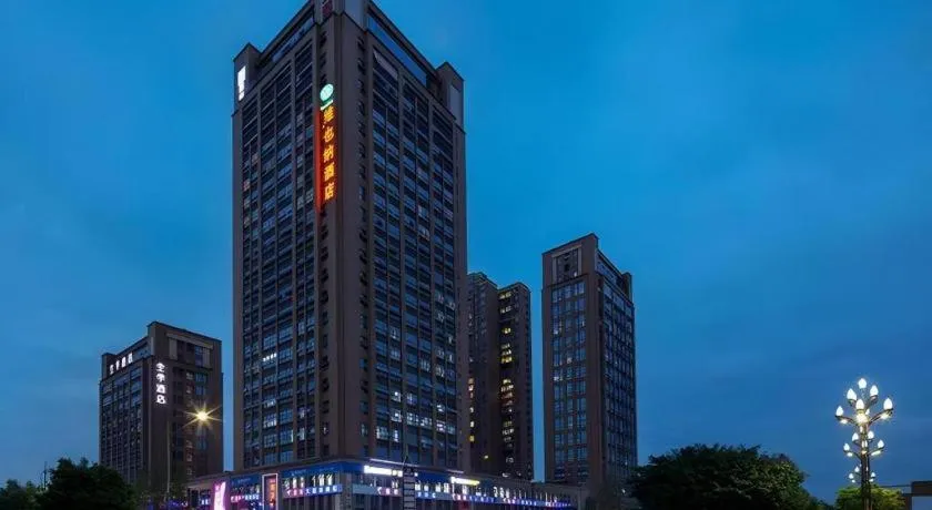 Vienna Hotel Chengdu University of Pertroleum Metro Station