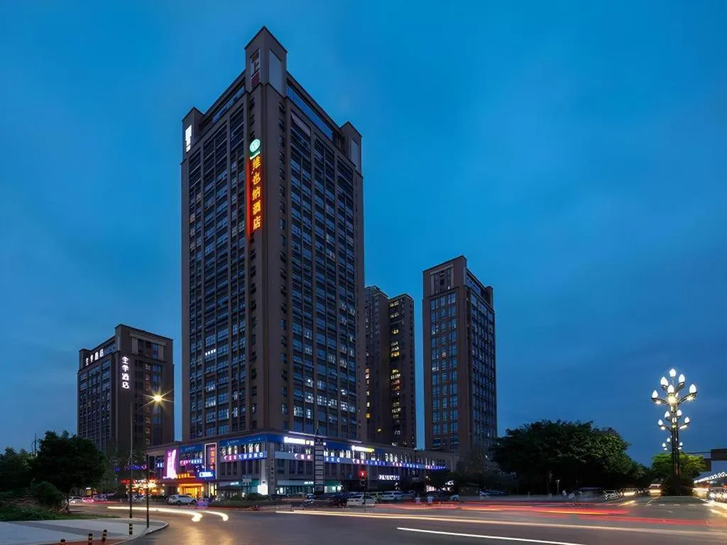 Vienna Hotel Chengdu University of Pertroleum Metro Station