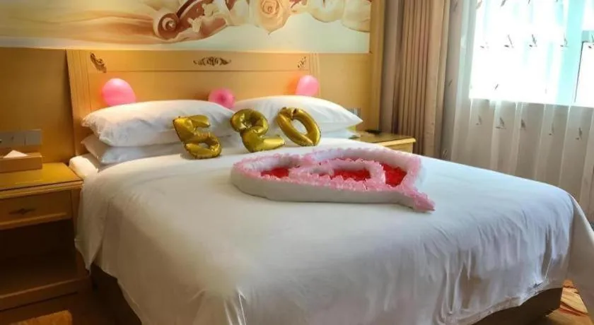 Bed in Vienna Hotel Guangxi Hezhou Guposhan Suifeng