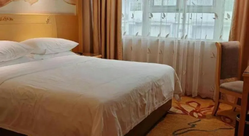 Bed in Vienna Hotel Guangxi Hezhou Guposhan Suifeng