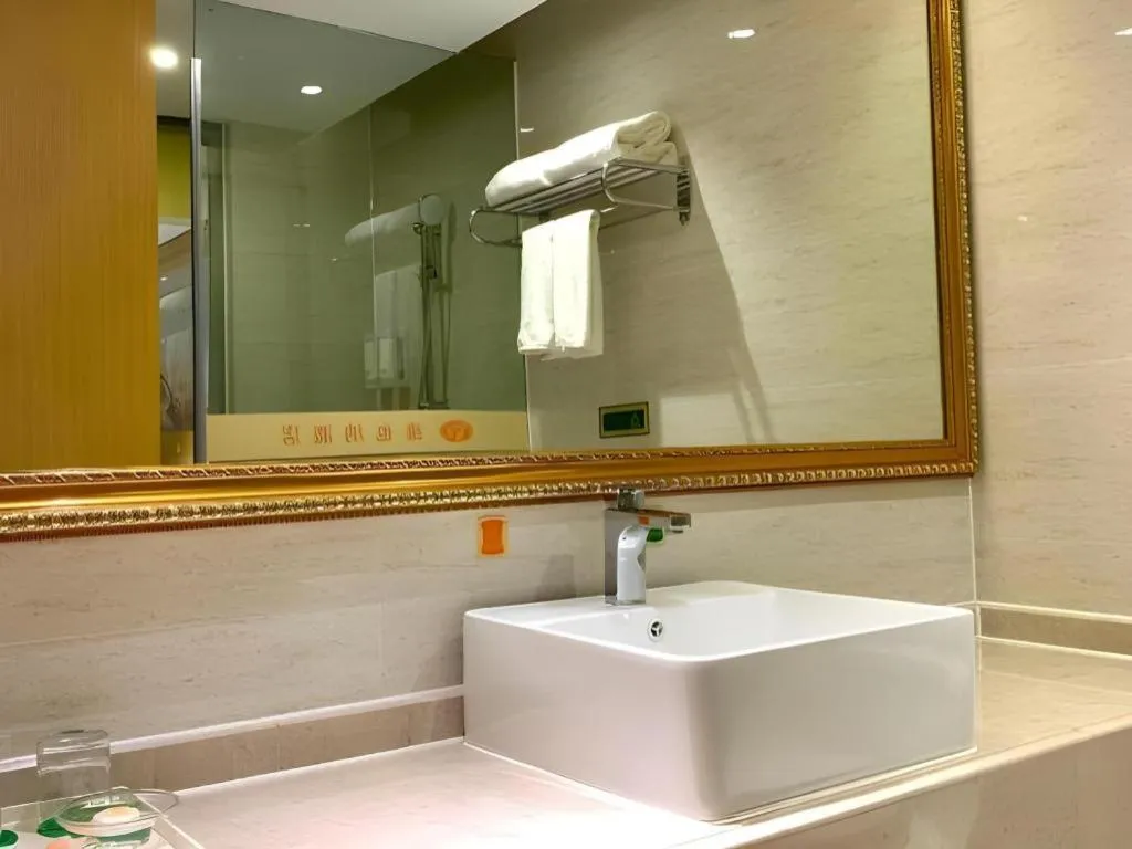 Vienna Hotel Guangxi Hezhou Guposhan Suifeng