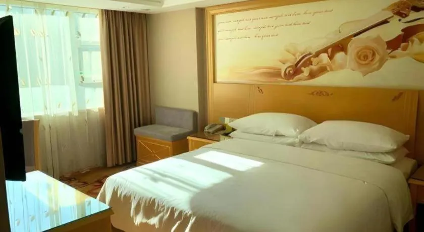 Bed in Vienna Hotel Guangxi Hezhou Guposhan Suifeng