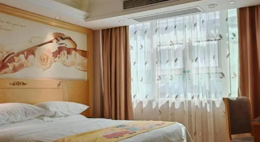 Bed in Vienna Hotel Guangxi Hezhou Guposhan Suifeng