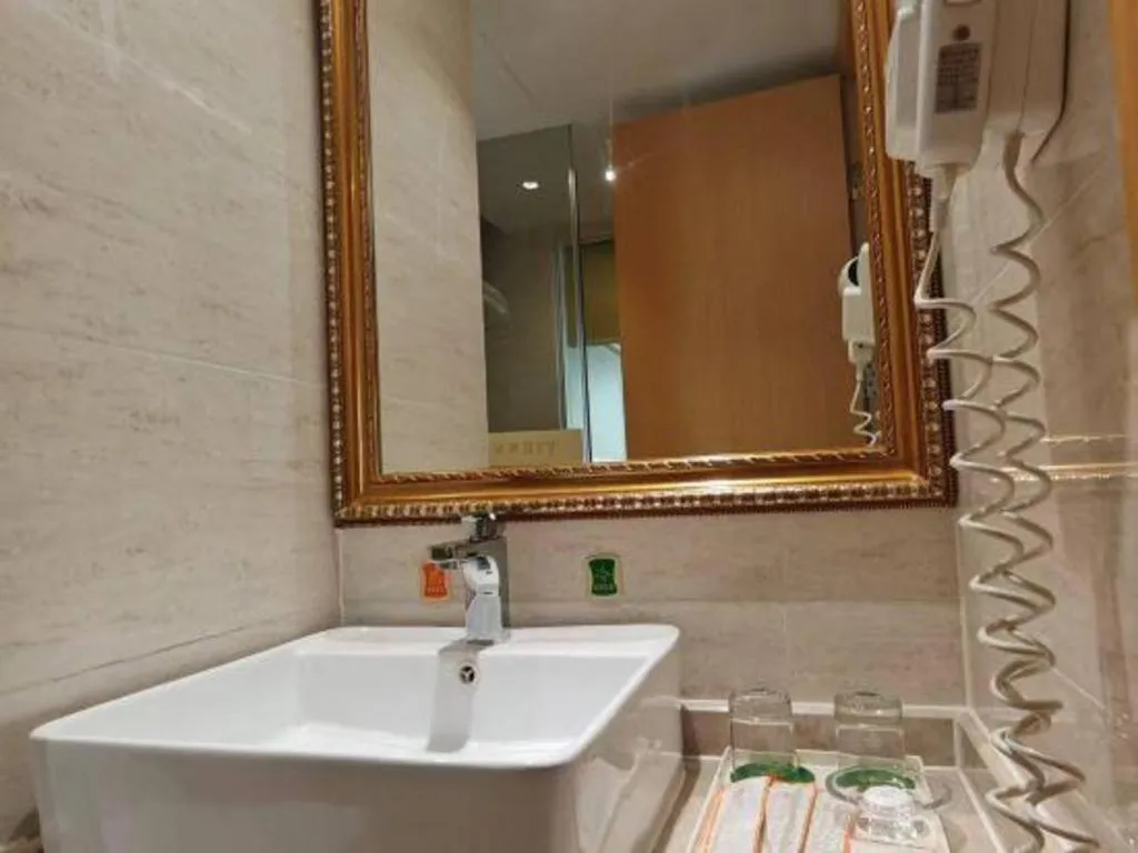 Vienna Hotel Guangxi Hezhou Guposhan Suifeng