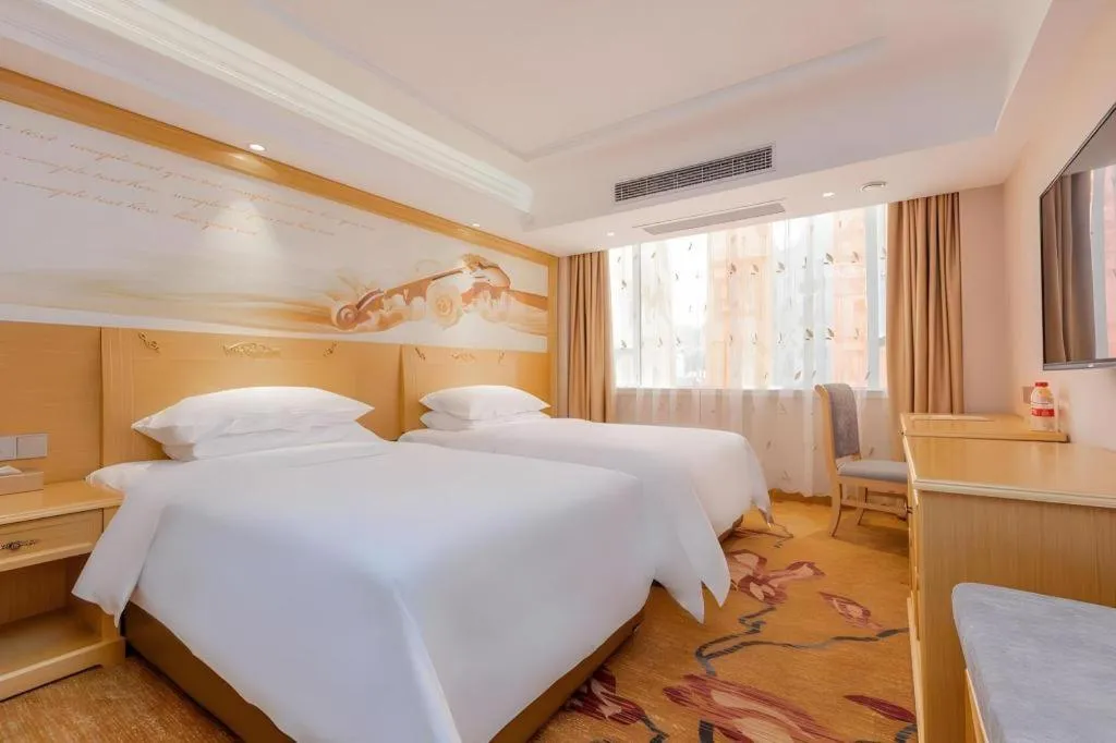 Bed in Vienna Hotel Guangxi Hezhou Guposhan Suifeng