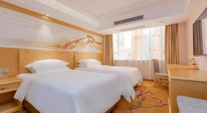 Bed in Vienna Hotel Guangxi Hezhou Guposhan Suifeng