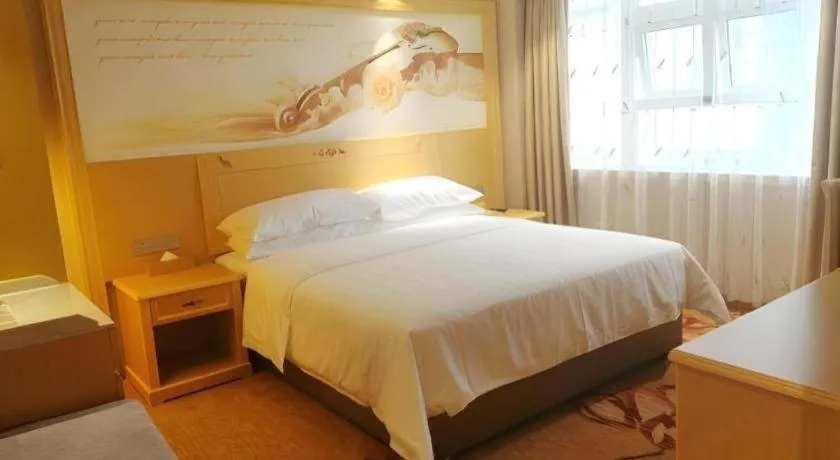 Bed in Vienna Hotel Guangxi Hezhou Guposhan Suifeng