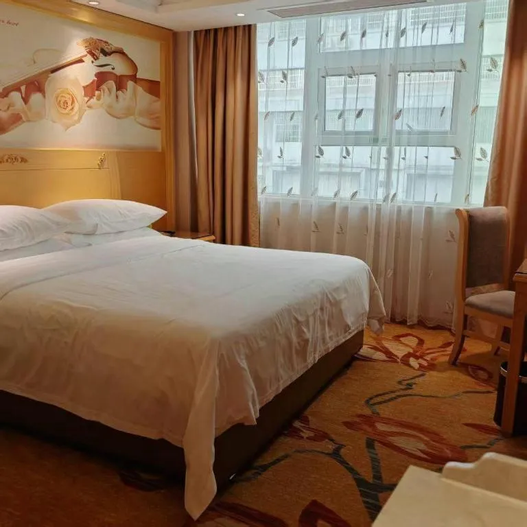Bed in Vienna Hotel Guangxi Hezhou Guposhan Suifeng