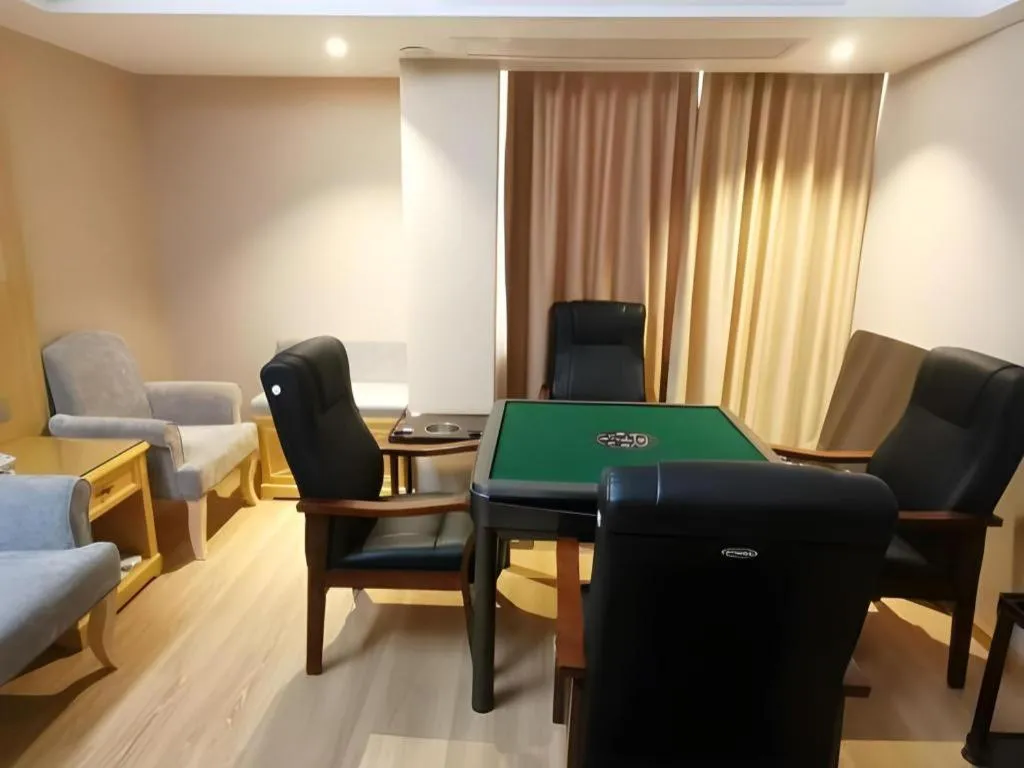Vienna Hotel Guangxi Hezhou Guposhan Suifeng
