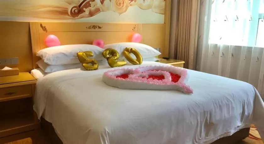 Bed in Vienna Hotel Guangxi Hezhou Guposhan Suifeng