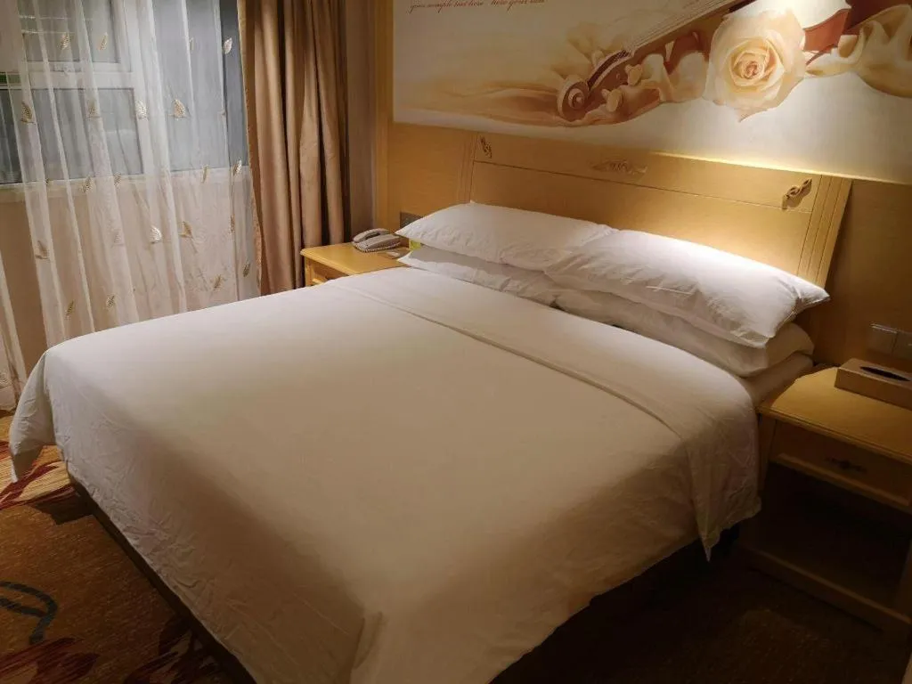 Bed in Vienna Hotel Guangxi Hezhou Guposhan Suifeng
