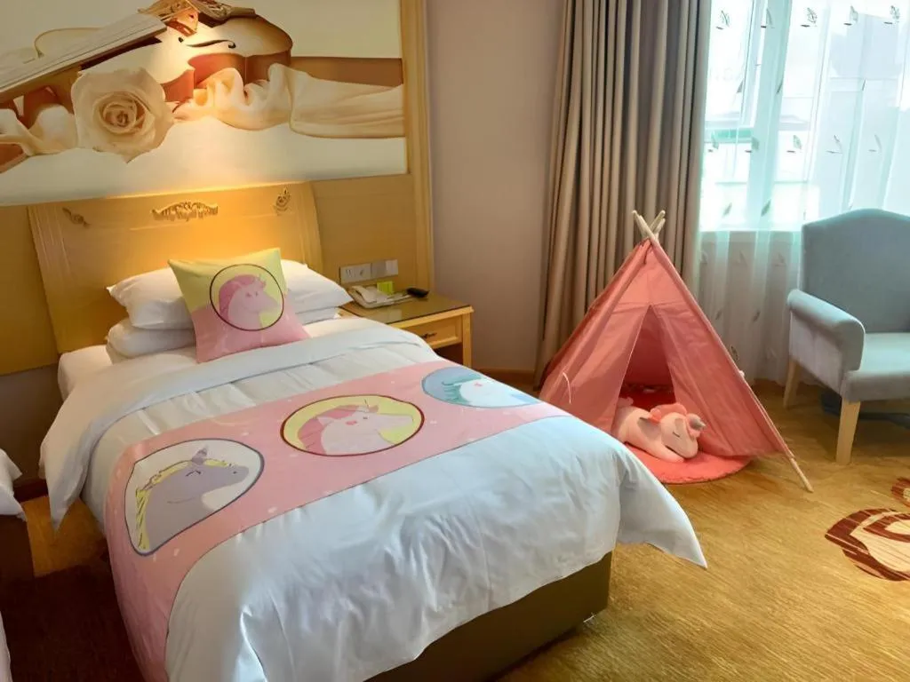 Bed in Vienna Hotel Guangxi Hezhou Guposhan Suifeng