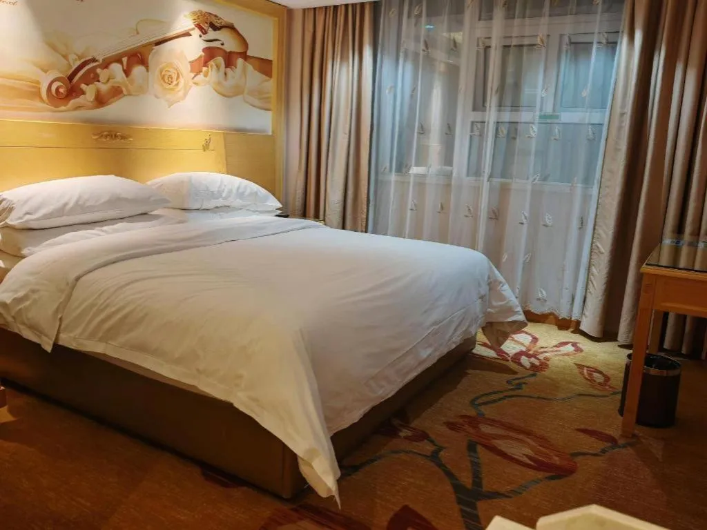 Bed in Vienna Hotel Guangxi Hezhou Guposhan Suifeng