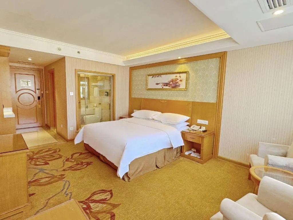 Bed in Vienna Hotel Guangxi Guilin Xing'an