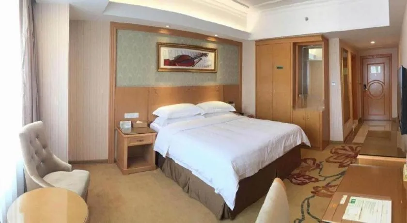 Bed in Vienna Hotel Guangxi Guilin Xing'an