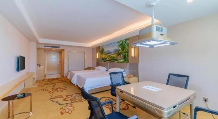 Bed in Vienna Hotel Guangdong Huizhou High-Speed North Railway Station Xiaojinkou