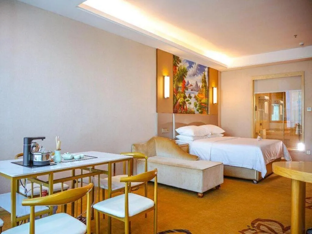 Bed in Vienna Hotel Guangdong Huizhou High-Speed North Railway Station Xiaojinkou